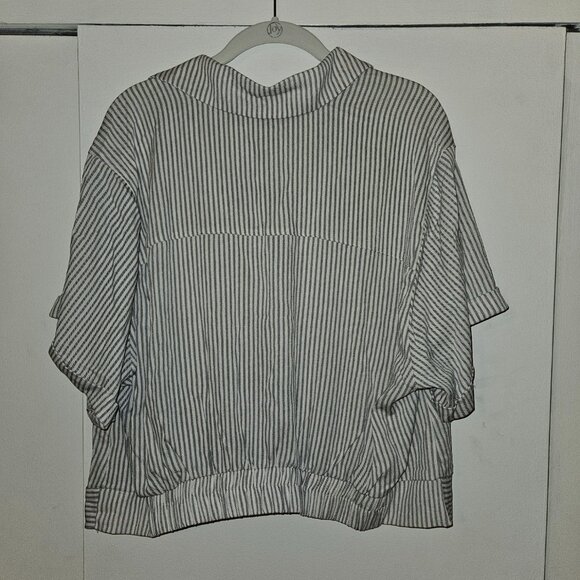 NWT Torrid Striped Crinkle Gauze Twisted Front Shirt (2X) - Picture 6 of 9